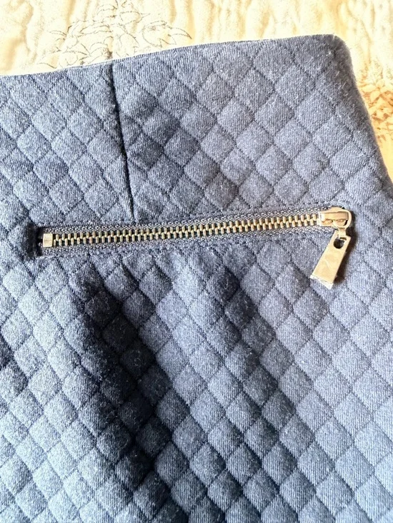 Laundry by Shelli Segal Quilted Skirt Size 10 Navy Zip Detail A-Line - Picture 2 of 5